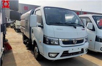 Ielu tīrīšanas slaucīšanas kravas automašīna